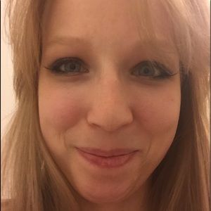 Meet your Posher, Dominique